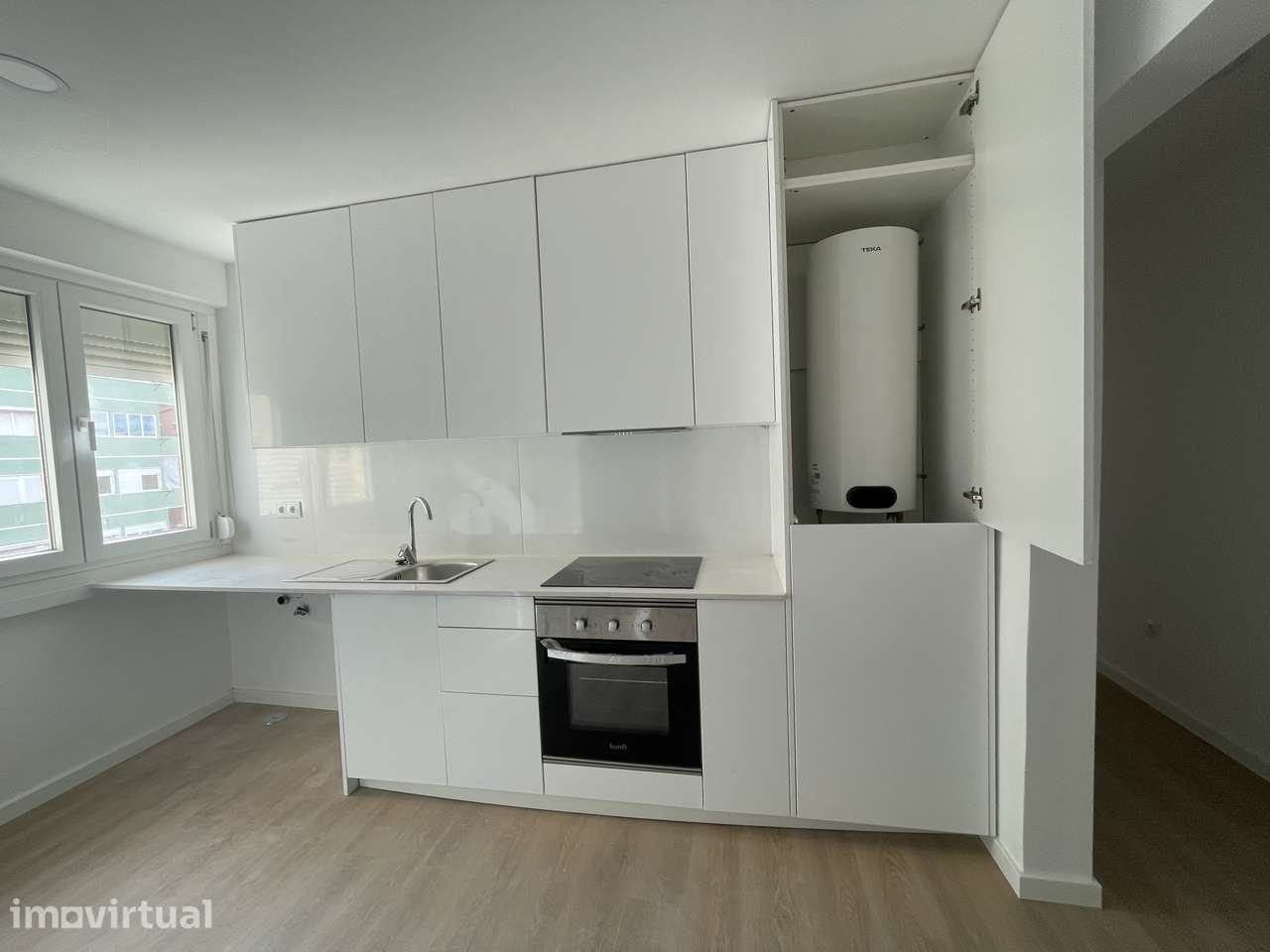 Apartamento T2 com varanda na Av. Mouzinho de Albuquerque em Lisboa - Grande imagem: 3/13