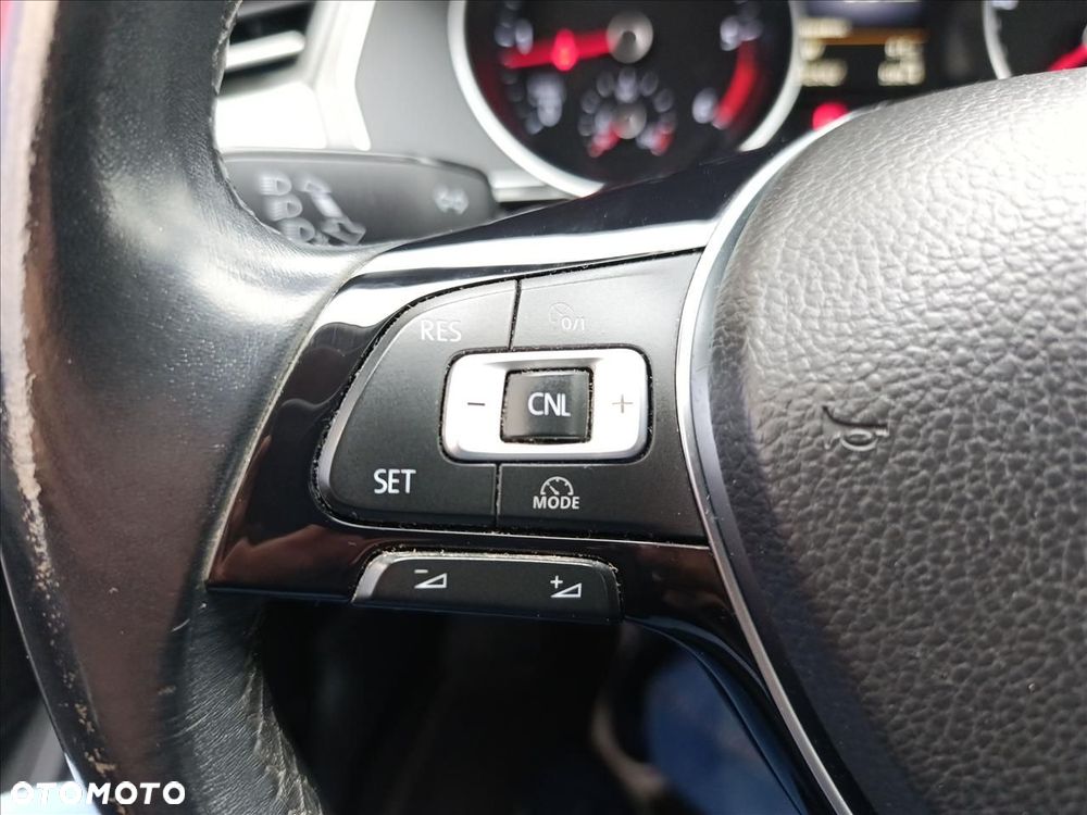 Volkswagen Passat - 23