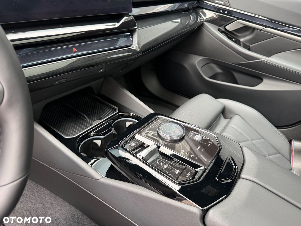 BMW Seria 5 520d xDrive - 13