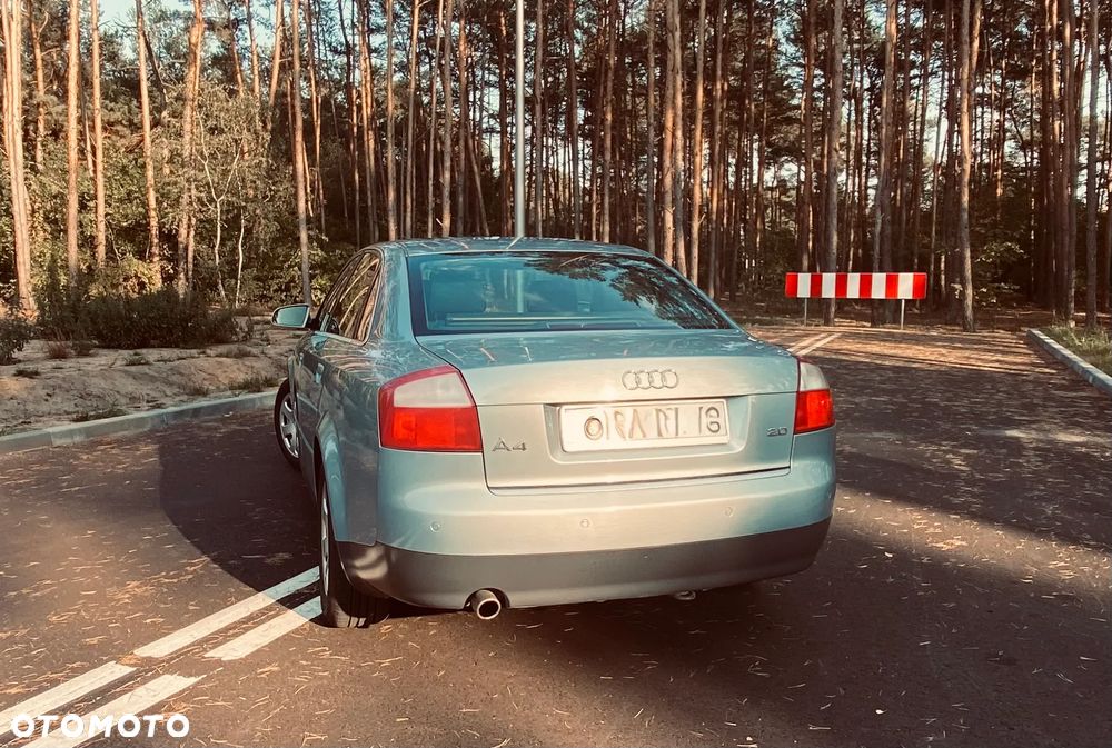 Audi A4 Limousine - 8