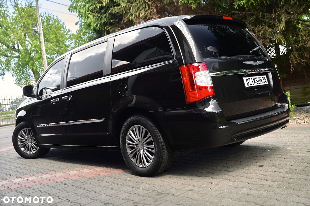 Chrysler Town & Country 3.6 Limited - 19