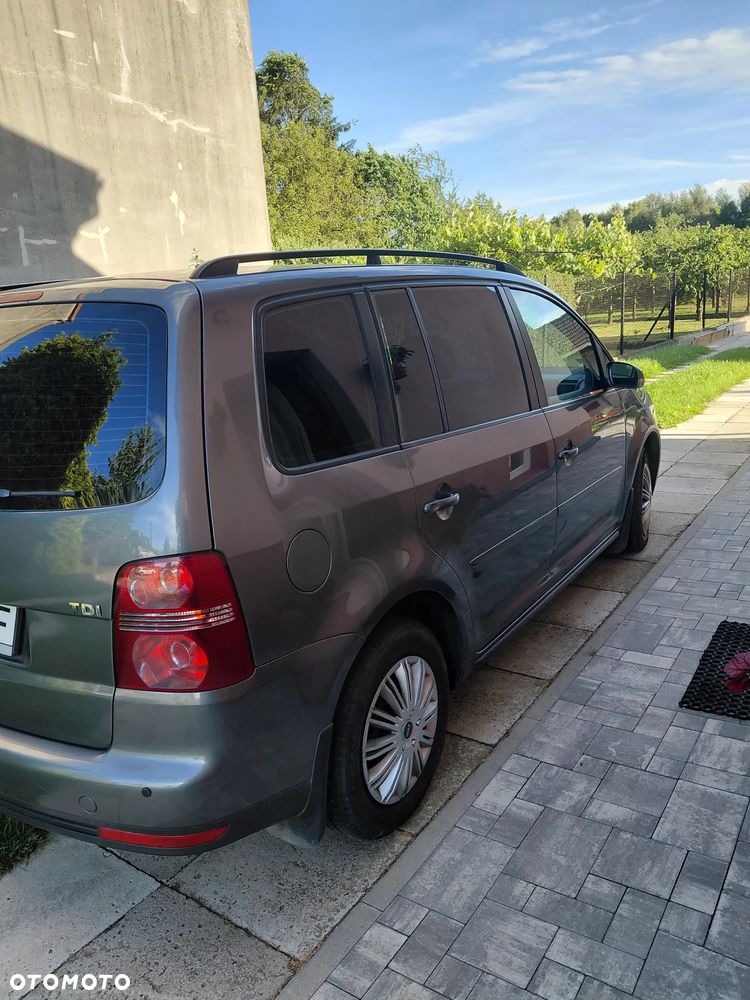 Volkswagen Touran - 1