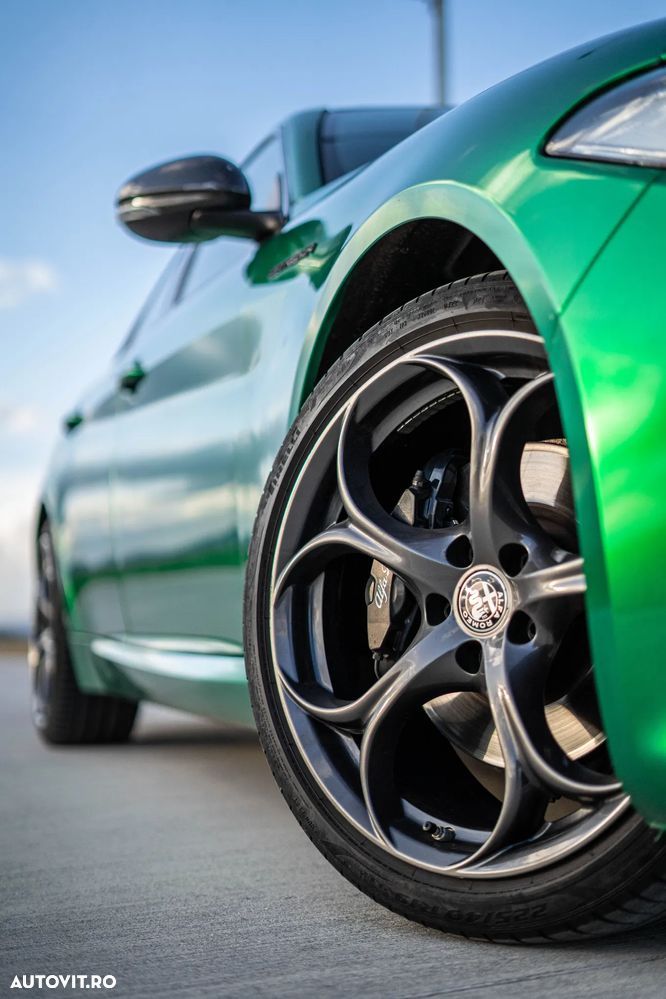 Alfa Romeo Giulia 2.0 Turbo 16V AT8-Q4 Estrema - 2