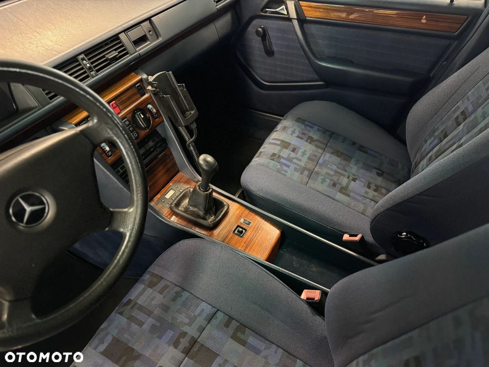 Mercedes-Benz W124 (1984-1993) - 30