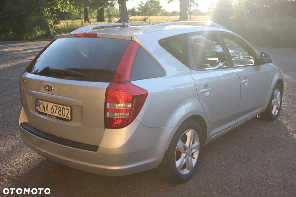 Kia Ceed - 8