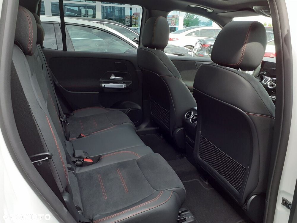 Mercedes-Benz EQB - 26