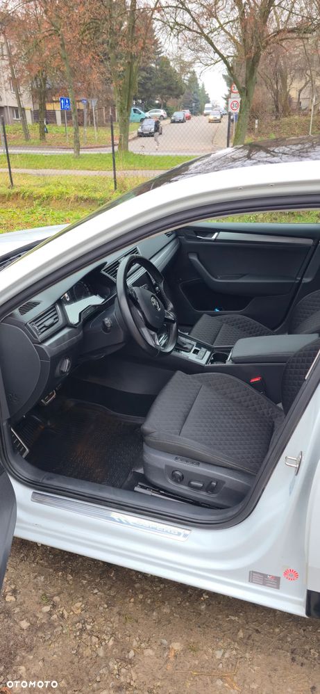 Skoda Superb 2.0 TDI Style DSG - 25