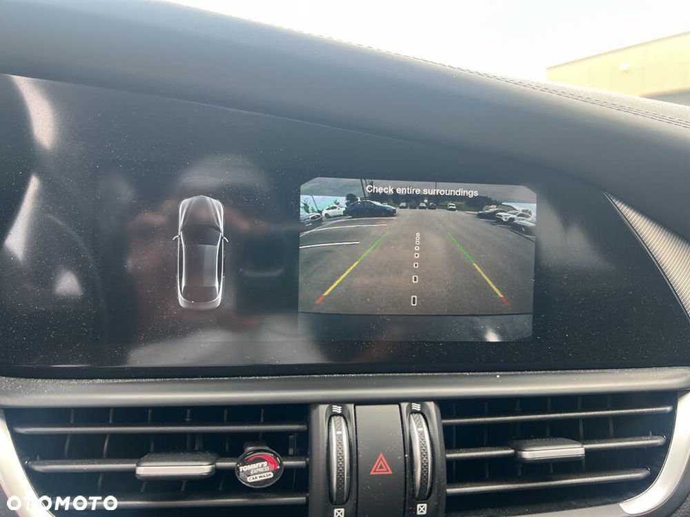 Alfa Romeo Giulia 2.0 Turbo 16V AT8-Q4 Veloce - 12