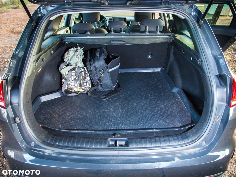 Kia Ceed - 9