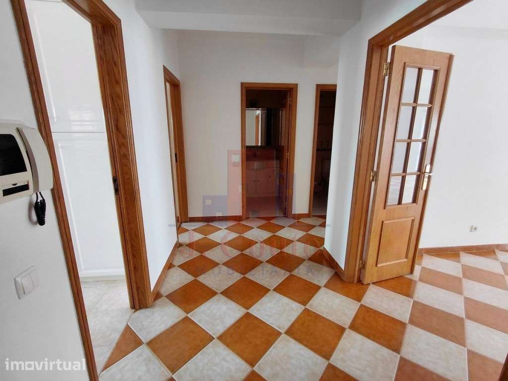 Apartamento T2 com espaço de garagem em Caldas da Rainha - Grande imagem: 4/17