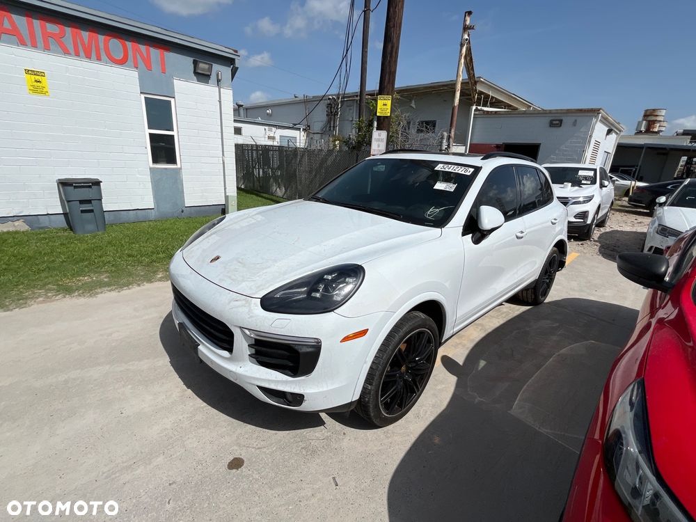 Porsche Cayenne - 2