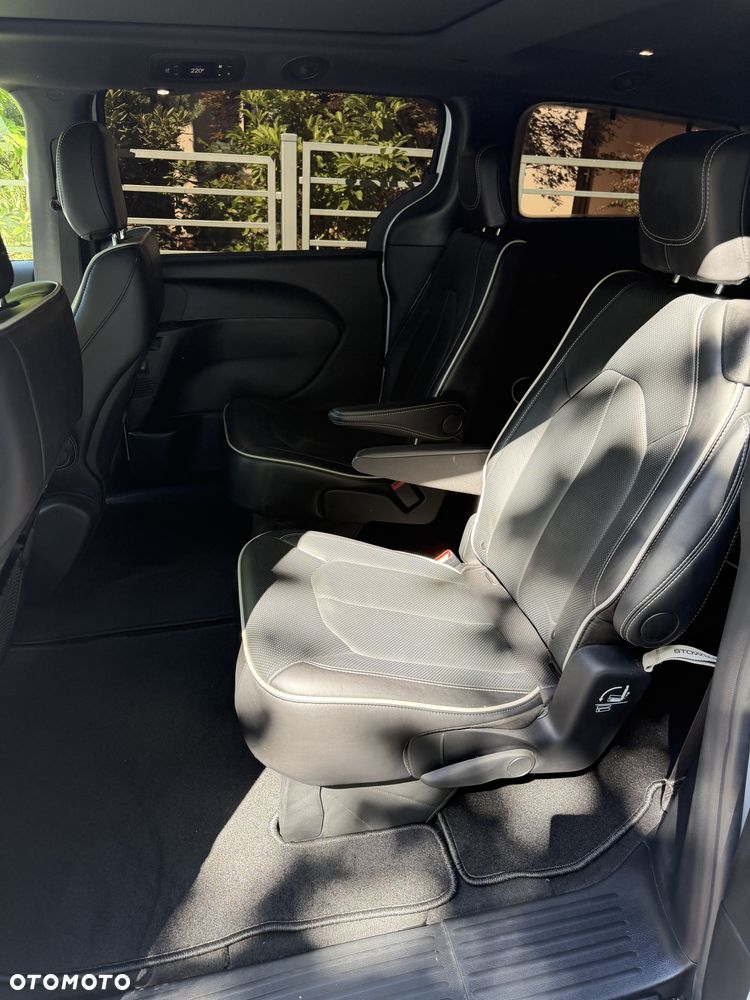 Chrysler Pacifica - 11