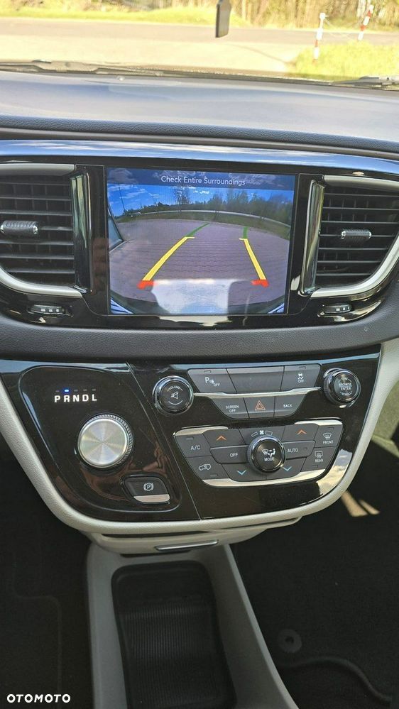Chrysler Pacifica - 18