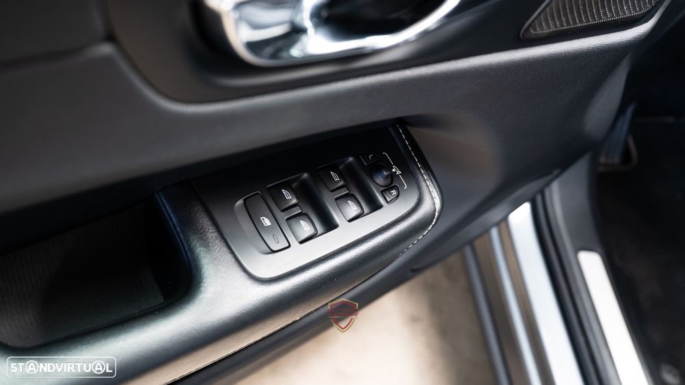 Volvo XC 60 D4 AWD RDesign - 17
