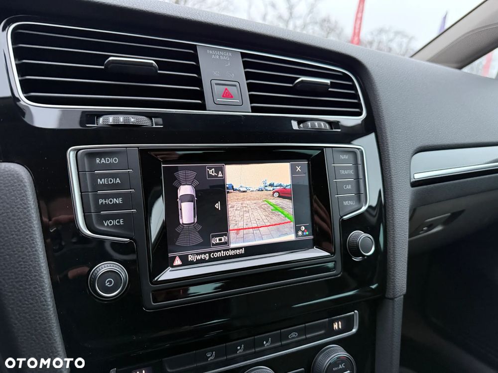 Volkswagen Golf - 27