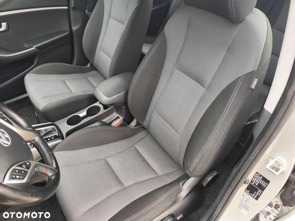 Hyundai i30 1.6 CRDi Automatik Trend - 9