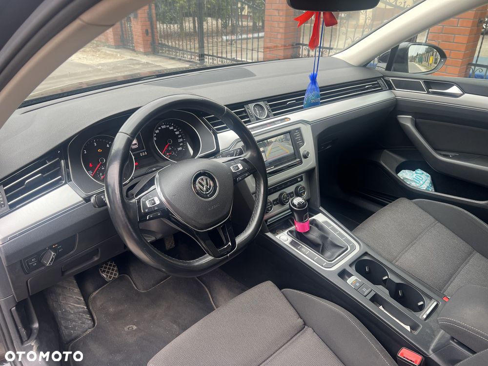 Volkswagen Passat 1.6 TDI BMT Comfortline - 5