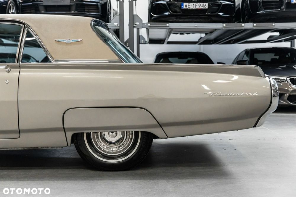 Ford Thunderbird - 14