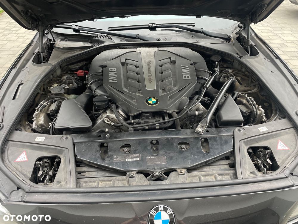 BMW Seria 5 550i - 9