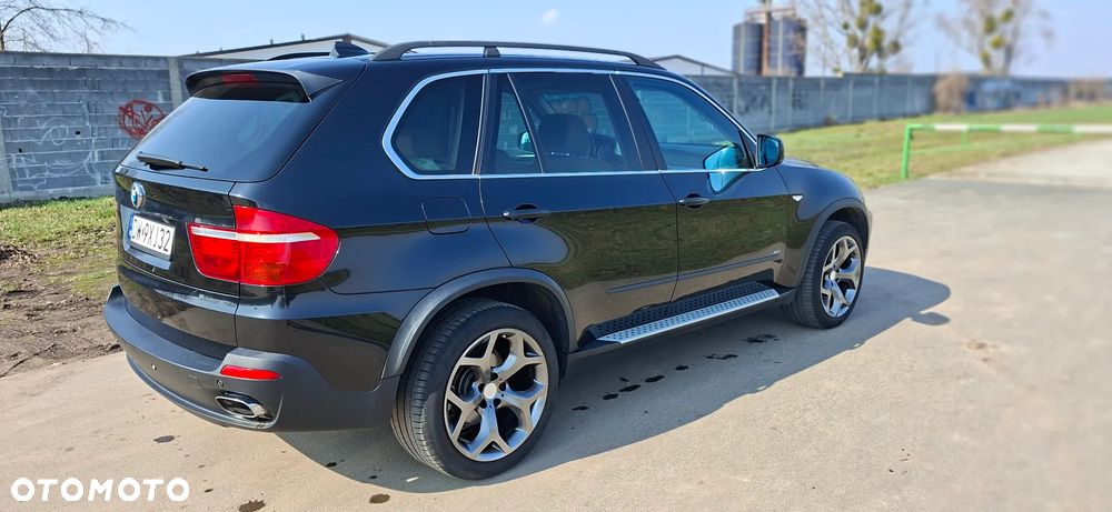 BMW X5 4.8i - 2