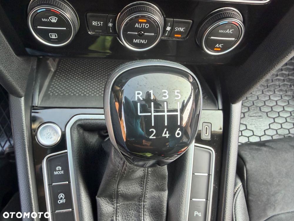 Volkswagen Passat 1.5 TSI EVO Elegance - 35