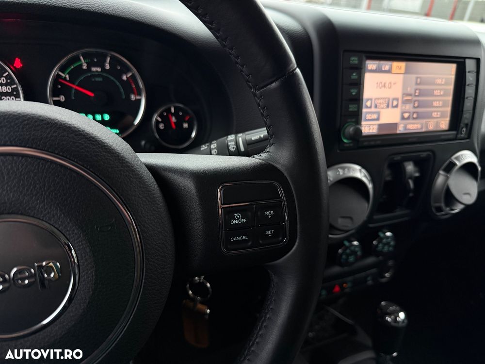 Jeep Wrangler Unlimited Hard-Top 2.8 CRD DPF Automatik Sahara - 37