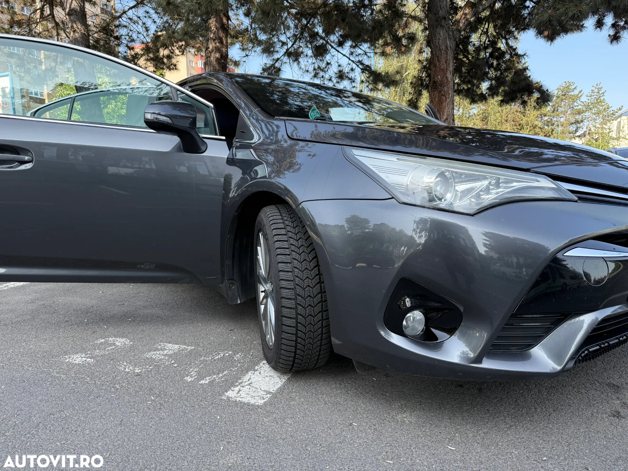 Toyota Avensis 2.0 D-4D Executive - 5