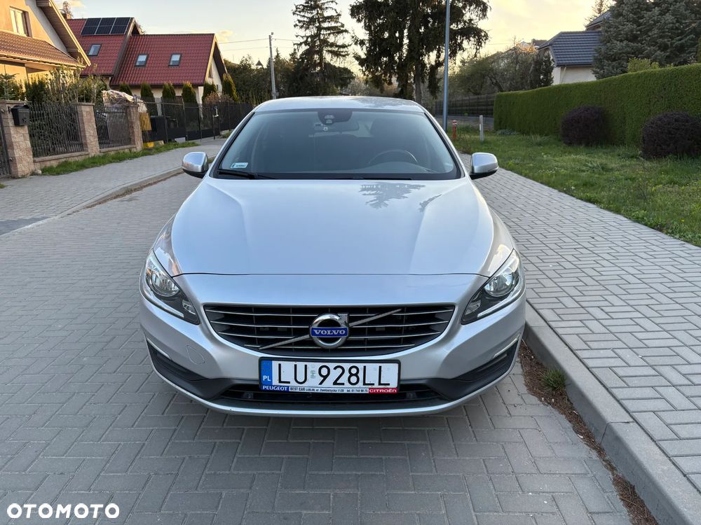 Volvo V60 T3 Kinetic - 4