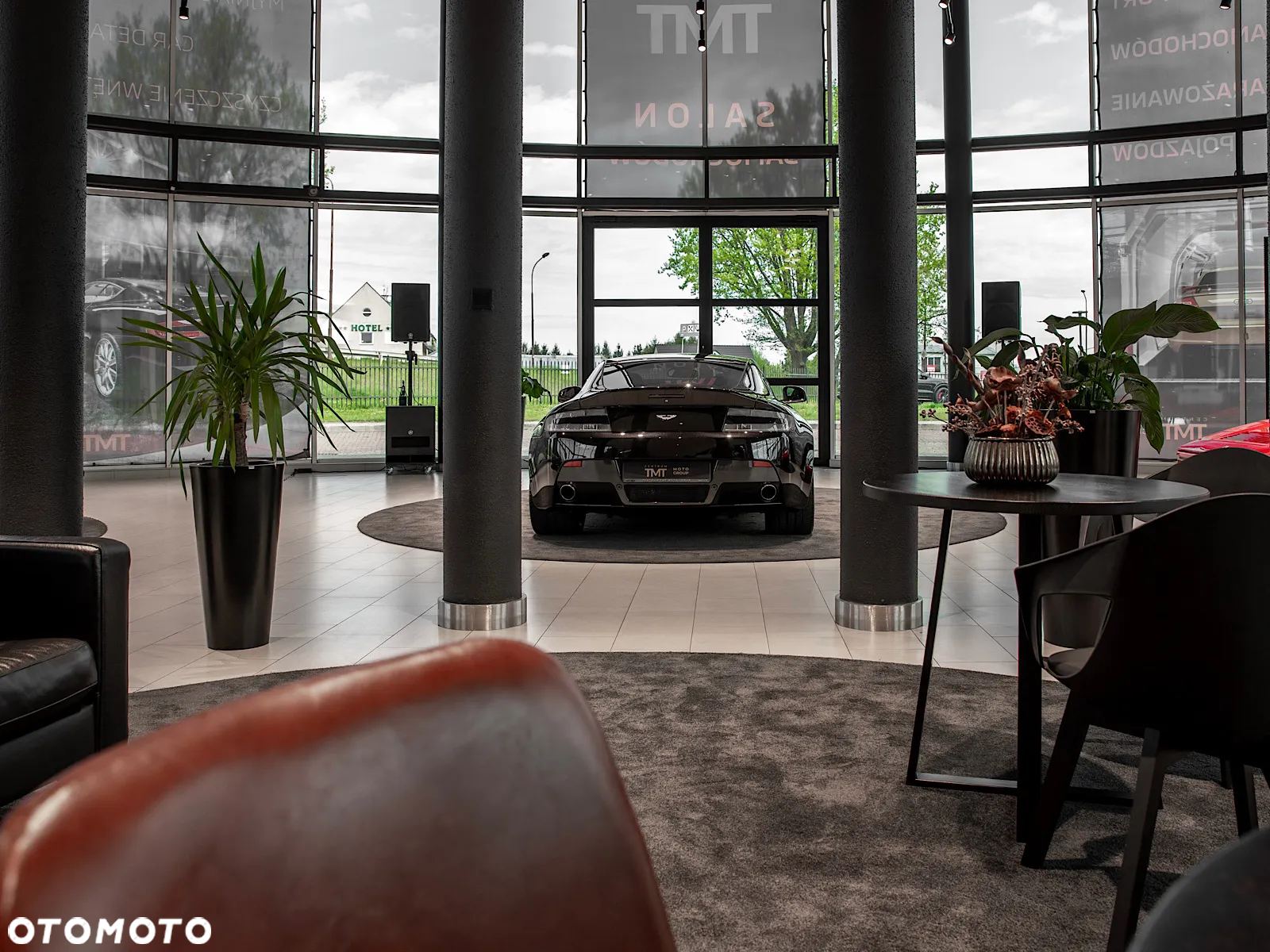 Aston Martin V12 Vantage - 14