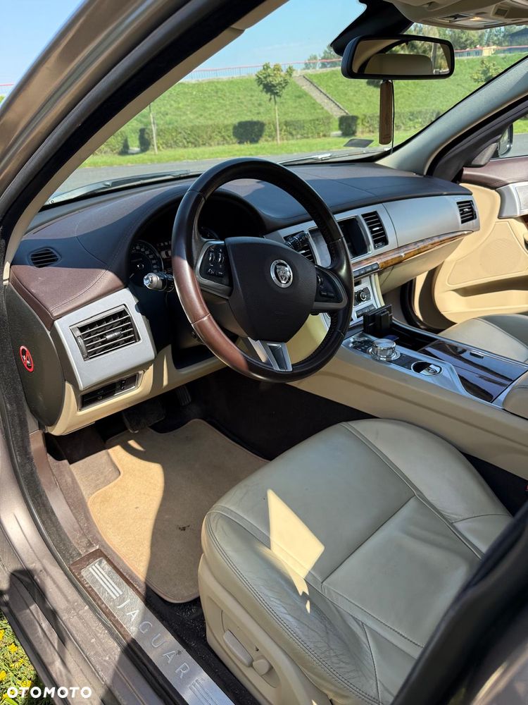 Jaguar XF 3.0 V6 D Luxury - 3