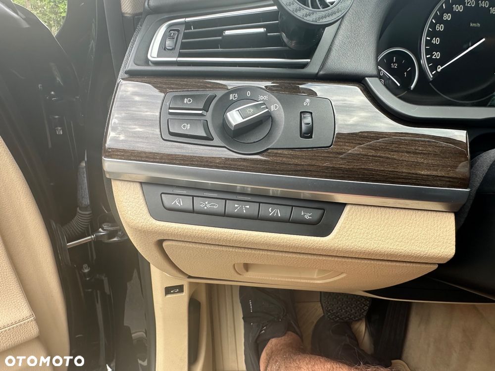 BMW Seria 7 750i L - 11
