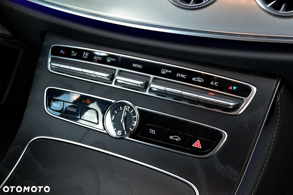 Mercedes-Benz Klasa E 220 d 4-Matic 9G-TRONIC - 13