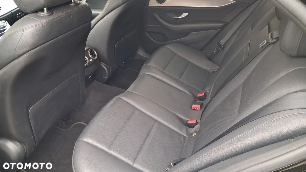 Mercedes-Benz Klasa E 220 d 4-Matic - 12