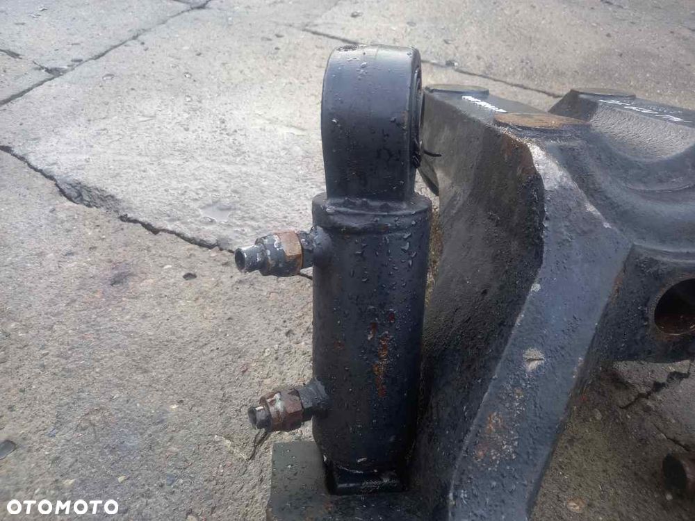 Wspornik przedniego amortyzowanego mostu kołyska Deutz Fahr Agroton 620 TTV - 4