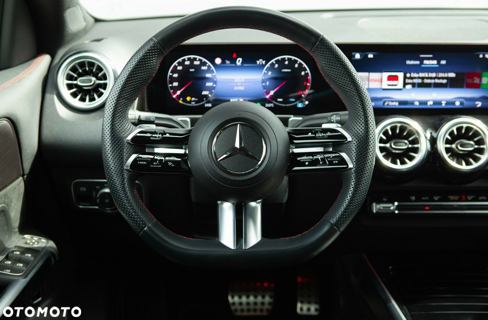 Mercedes-Benz GLB 200 AMG Line 7G-DCT - 21