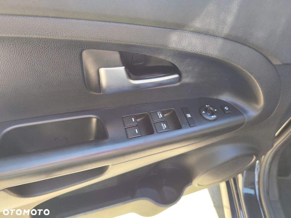 Kia Venga - 16