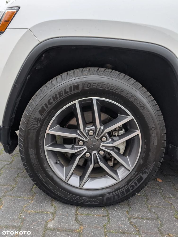 Jeep Grand Cherokee - 36