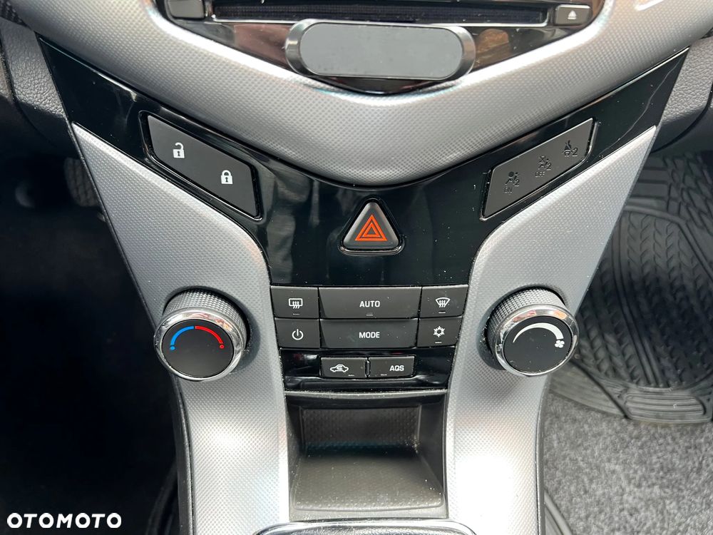 Chevrolet Cruze 1.8 LT+ - 25