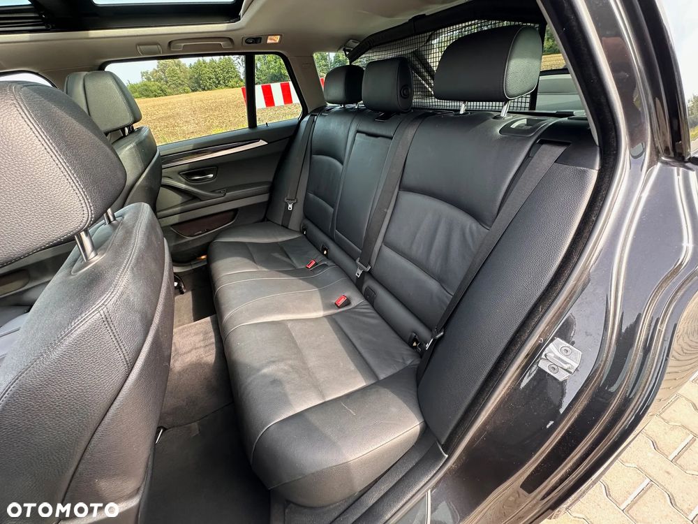 BMW Seria 5 530d Touring Luxury Line - 15