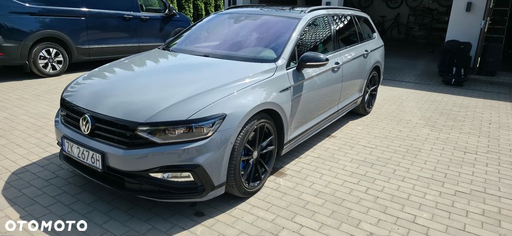 Volkswagen Passat - 1