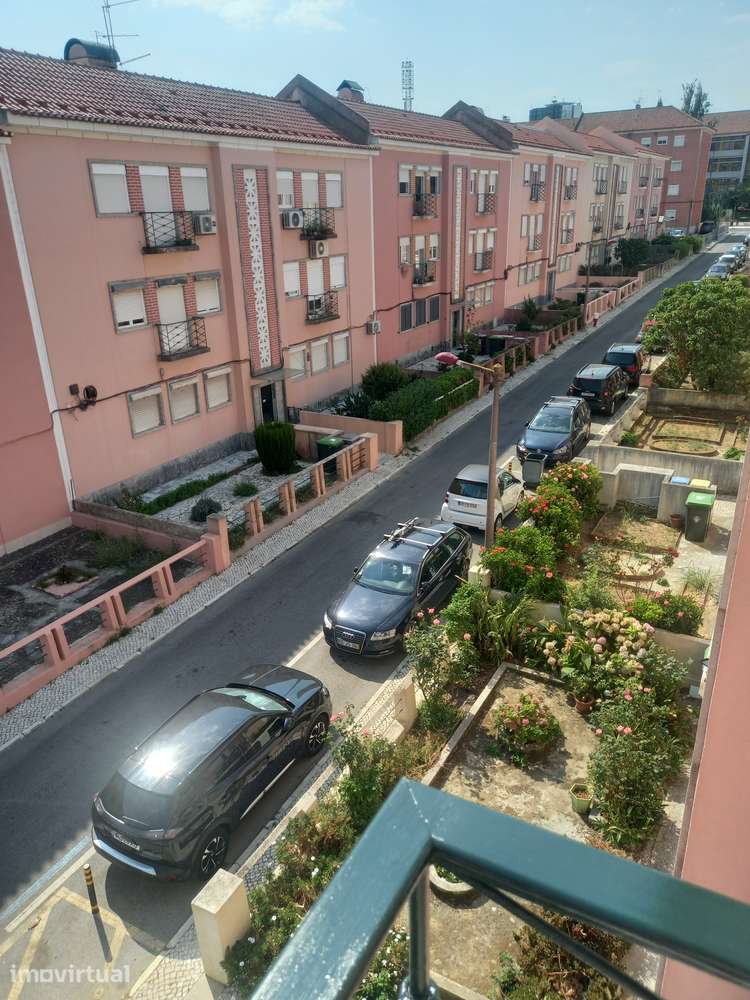 T2 com varanda, cozinha separada e ótima localização - Grande imagem: 2/14