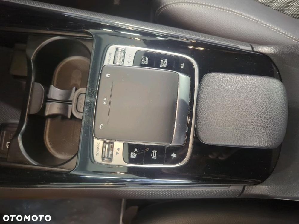 Mercedes-Benz GLB 200 7G-DCT - 11