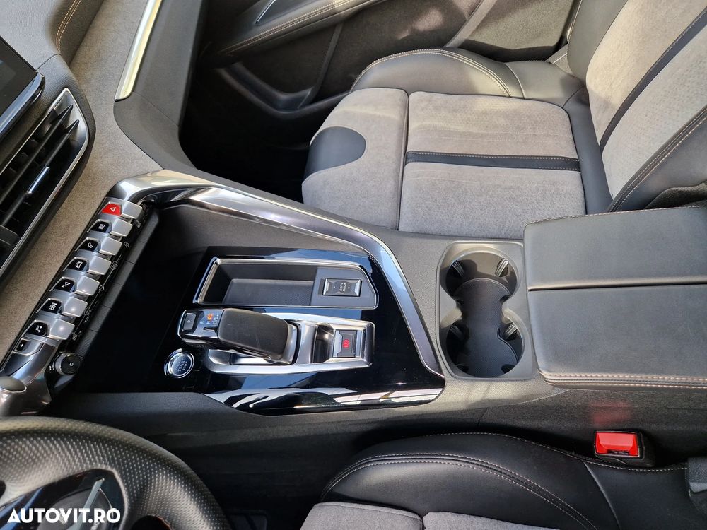 Peugeot 3008 PHEV 225 EAT8 GT - 22
