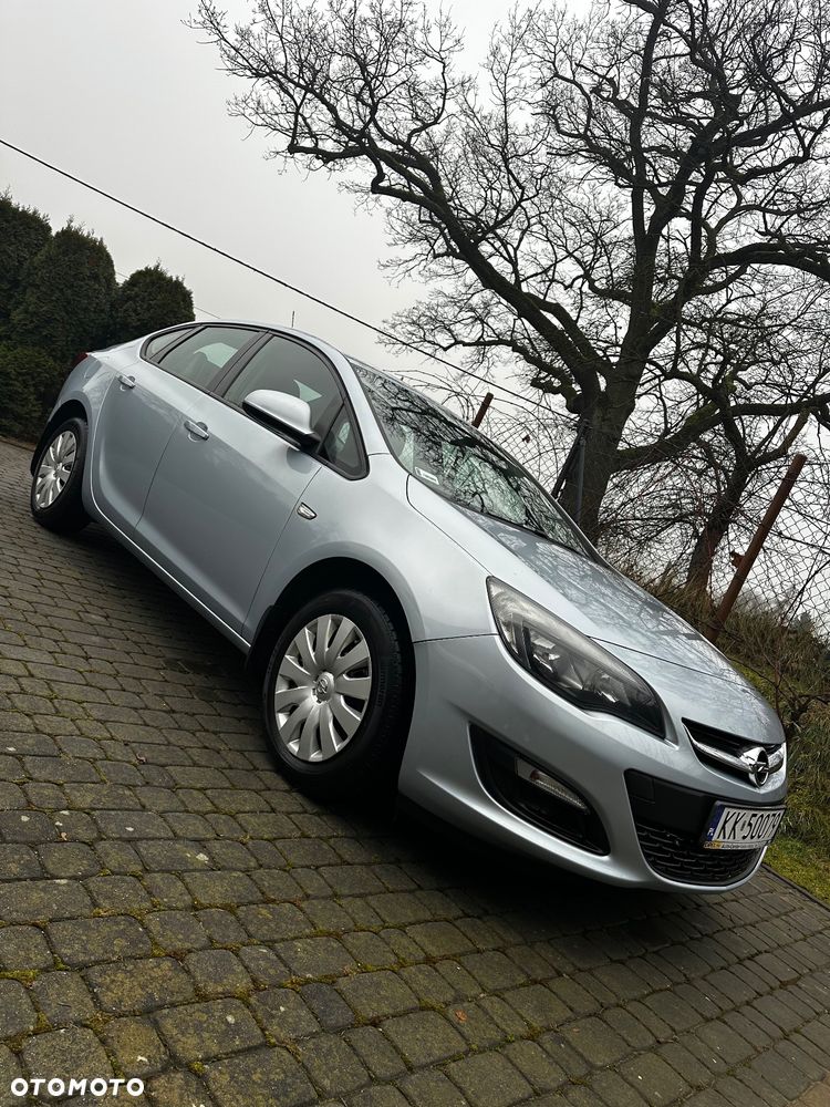 Opel Astra 1.6 Essentia - 1