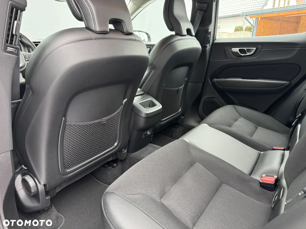 Volvo XC 60 D4 Momentum Pro - 25