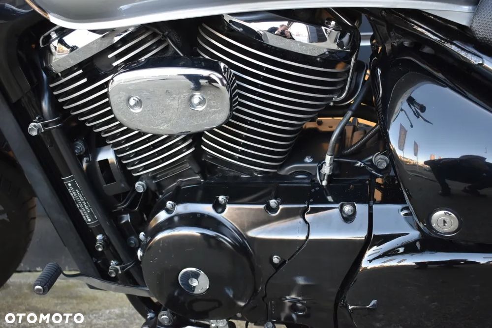 Suzuki Intruder - 22