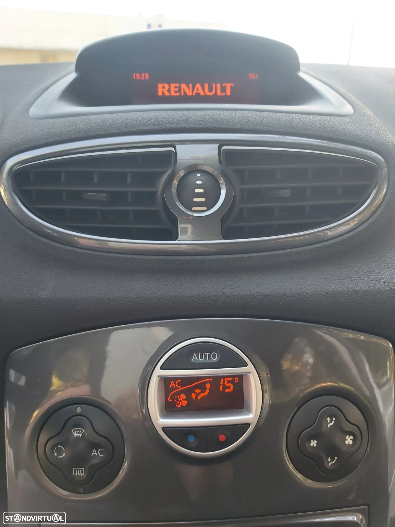 Renault Clio 1.2 TCE Dynamique S - 12
