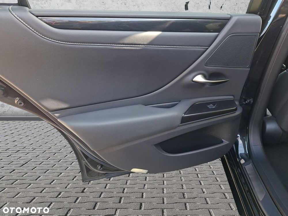 Lexus ES - 16