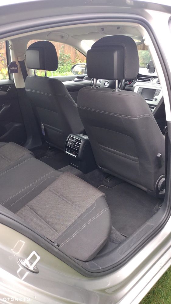 Volkswagen Passat - 13