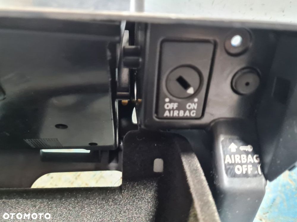 SCHOWEK PASAŻERA Z KLIATYZACJĄ VW PASSAT B6 - 7